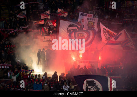 Bologna, Italien. 4. November 2013. Fans (Bologna) Football / Soccer: italienische "Serie A" match zwischen Bologna 0-0 AC Chievo Verona Renato dall-Stadion in Bologna, Italien. Bildnachweis: Maurizio Borsari/AFLO/Alamy Live-Nachrichten Stockfoto