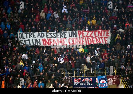 Bologna, Italien. 4. November 2013. Fans (Bologna) Football / Soccer: italienische "Serie A" match zwischen Bologna 0-0 AC Chievo Verona Renato dall-Stadion in Bologna, Italien. Bildnachweis: Maurizio Borsari/AFLO/Alamy Live-Nachrichten Stockfoto