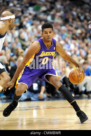 Dallas, Texas, USA. 5. November 2013. Los Angeles Lakers shooting Guard Nick Young #0 bei einem NBA-Spiel zwischen den Los Angeles Lakers und den Dallas Mavericks das American Airlines Center in Dallas, TX Dallas besiegt Los Angeles 123-104 Credit: Cal Sport Media/Alamy Live News Stockfoto