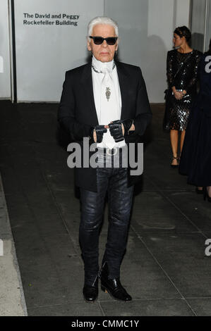 New York, NY, USA, 5. November 2013.  Karl Lagerfeld kommt in The Museum der modernen Kunst 2013 Film Benefit - A Tribute zu Tilda Swinton Credit: Patrick Morisson/Alamy Live News Stockfoto