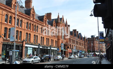 Das erste Ziel war erbauten viktorianischen Einkaufszentrum in Dublin den roten Ziegelsteinen Markthalle von Ständen und speichert bekannt jetzt als Georges Street Arcade, Foto 3. Juni 2013.  Es wurde im Jahre 1881 als South City Market eröffnet. Zu diesem Zeitpunkt war eine Holzkonstruktion, die durch die massive innere Stadtbrand von 1892 zerstört wurde. Es eröffnete neu zwei Jahre später mit dem Holz durch Metall ersetzt. Foto: Frank-Baumgart Stockfoto