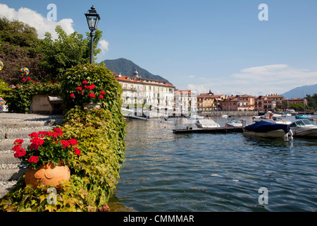 Stadt und See, Menaggio, Comer See, Lombardei, italienische Seen, Italien, Europa Stockfoto