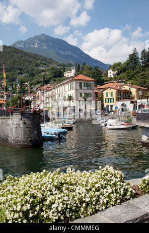 Stadt und Hafen, Menaggio, Comer See, Lombardei, italienische Seen, Italien, Europa Stockfoto