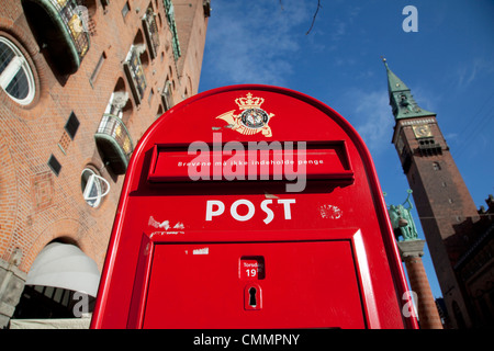 Roten Briefkasten, Rathausplatz, Kopenhagen, Dänemark, Skandinavien, Europa Stockfoto