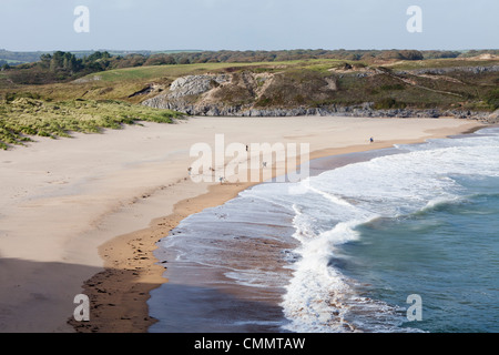 Ein Blick über Broadhaven Beach, West Wales. Stockfoto