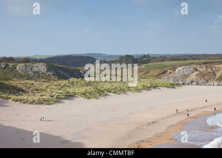 Ein Blick über Broadhaven Beach, West Wales. Stockfoto