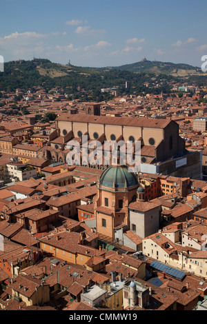 Anzeigen von den zwei Türmen der Piazza di Porta Ravegnana, Bologna, Emilia Romagna, Italien, Europa Stockfoto