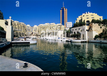 Portomaso Marina mit exklusiven Ferienwohnungen, Paceville, St. Julians, Malta, Mittelmeer, Europa Stockfoto