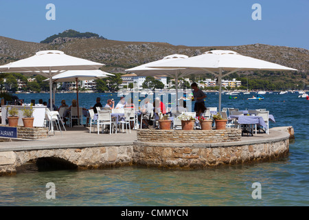 Restaurant am Meer, Port de Pollenca (Puerto Pollensa), Mallorca (Mallorca), Balearen, Spanien, Mittelmeer, Europa Stockfoto