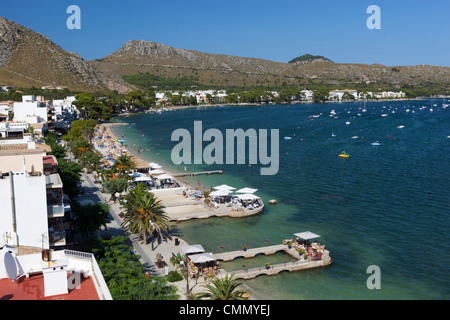 Blick über Resort und Bay, Port de Pollenca (Puerto Pollensa), Mallorca (Mallorca), Balearen, Spanien, Mittelmeer, Europa Stockfoto