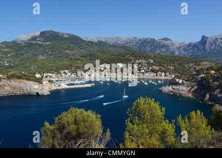 Blick über die Bucht und den Hafen, Port de Soller, Mallorca (Mallorca), Balearen, Spanien, Mittelmeer, Europa Stockfoto