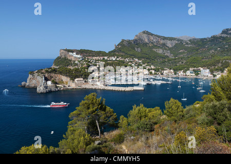 Blick über die Bucht und den Hafen, Port de Soller, Mallorca (Mallorca), Balearen, Spanien, Mittelmeer, Europa Stockfoto