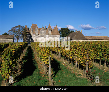 Chateau de Monbazillac und Weinberg in der Nähe von Bergerac, Dordogne, Aquitaine, Frankreich, Europa Stockfoto