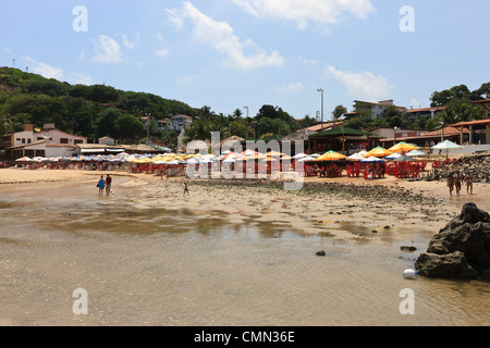 Restaurants am Wasser, Pipa Beach, Rio Grande Do Norte, Brasilien, Brasil Stockfoto