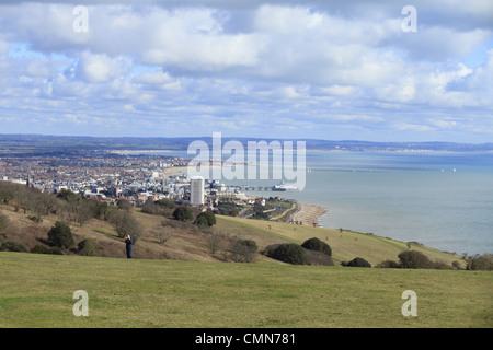 Blick über Eastbourne und entlang der Küste von Sussex in Richtung Bexhill & Hastings von Beachy Head auf der South Downs Stockfoto