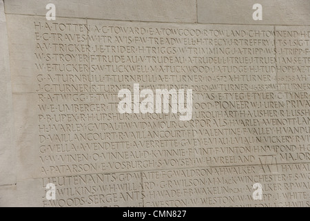 Namen der Gefallenen auf dem kanadischen National Memorial auf Vimy Ridge Erinnerung an den ersten Weltkrieg Schlacht im April 1917 Stockfoto