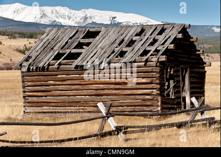 Gebäude in Mount Haggin Wildlife Management Area in der Nähe von Anaconda, Montana-Grenze. Stockfoto