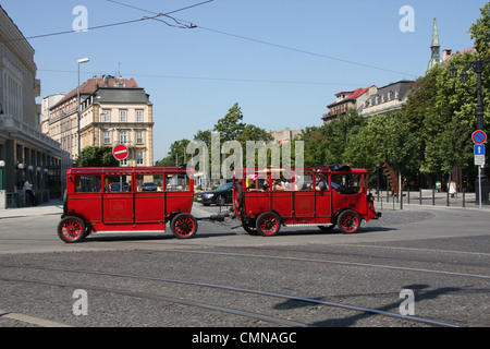 Sightseeing-Fahrzeug in Hviezdoslavovo Platz, Bratislava, Slowakei Stockfoto