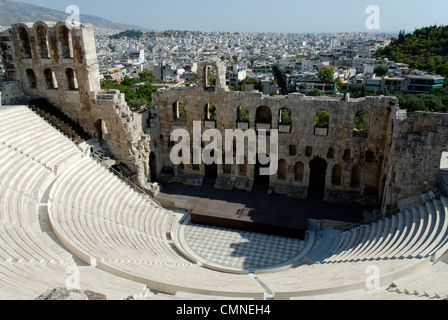 Athen. Griechenland. Blick auf das Odeion von Herodes Atticus befindet sich auf dem südlichen Hang der Akropolis. Das Odeion oder Theater war Stockfoto