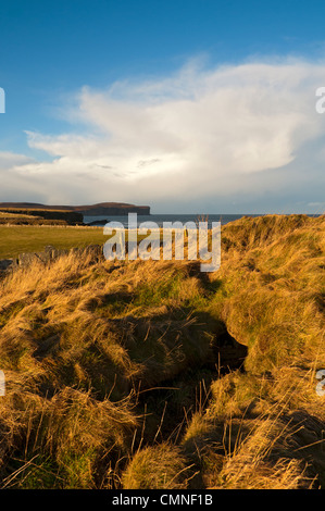 Dunnet Head aus einem prähistorischen chambered Cairn in der Nähe von Schinken, Caithness, Schottland, UK Stockfoto