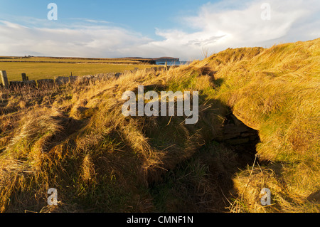 Dunnet Head aus einem prähistorischen chambered Cairn in der Nähe von Schinken, Caithness, Schottland, UK Stockfoto