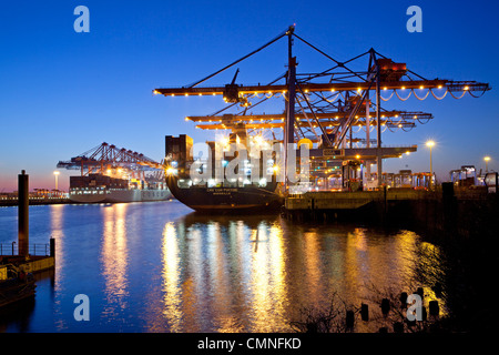 Containerterminal im Hafen Hamburg, Deutschland Stockfoto