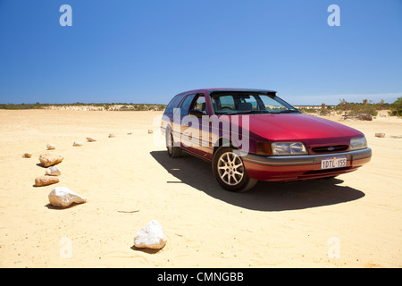 Australische Ford Falcon Auto abgestellt im Pinnacles National Park in der Nähe von Cervantes, West-Australien. Stockfoto