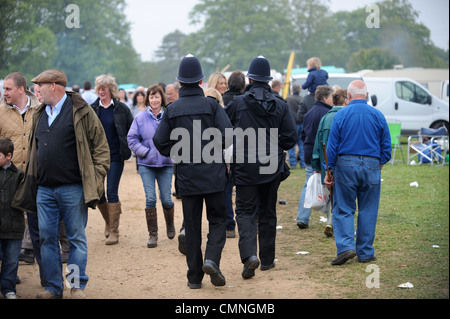 Zwei Polizisten bei der Stow-on-the-Wold Horse fair Mai 2009 UK Stockfoto