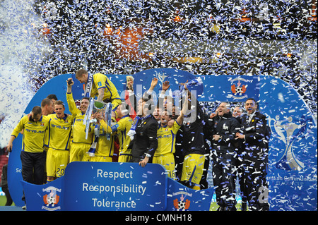 Kilmarnock Spieler feiern Sieg über Celtic in der Scottish Communities League Cup Finale im Hampden. Stockfoto