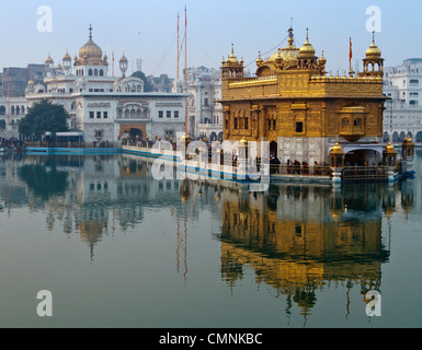 Der Goldene Tempel, auch bekannt als Harmindar Sahib, der heiligste Ort der Sikhs in Amritsar, Punjab, Indien. Stockfoto