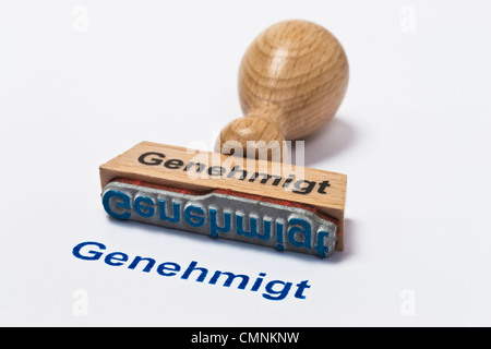 Detailansicht Eines Stempels Mit der Aufschrift Genehmigt | Detail-Foto einer Briefmarke mit Inschrift in deutscher Sprache erlaubt Stockfoto