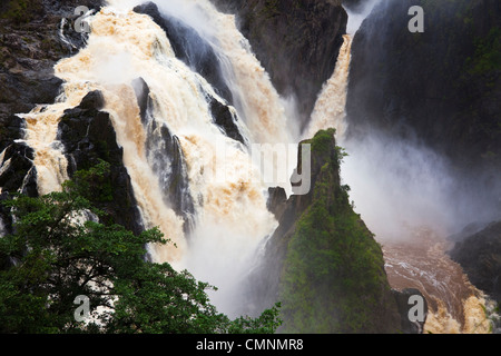 Barron Falls während der regnerischen Jahreszeit. Kuranda, Cairns, Queensland, Australien Stockfoto