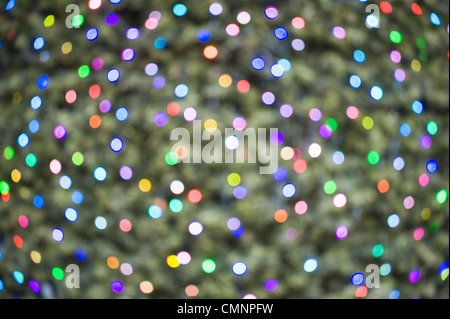 defokussierten Lichter am Weihnachtsbaum Stockfoto