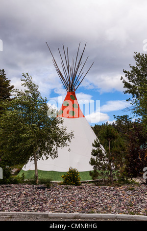Tipi Feldlagers Lodge Zimmer im Saint Mary Lodge and Resort den Osteingang zum Glacier National Park in Montana. Stockfoto