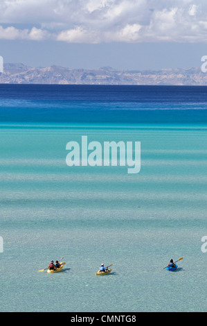 Kajakfahren in Balandra Bay, Sea of Cortez, Baja California, Mexiko. Stockfoto