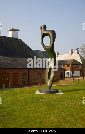 Henry Moore Skulpturen "große innere Form" 1981 / 82 bei Snape Maltings, Suffolk, England Stockfoto