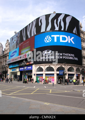 Elektronische anzeigentafel am Piccadilly Circus in London Stockfoto