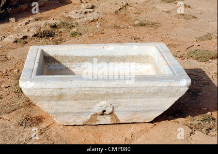 Apollonia. Libyen. Blick auf die Zentralkirche oder Basilika des weißen Marmor Becken für Kleinkinder Begräbnissen verwendet. Befindet sich Stockfoto