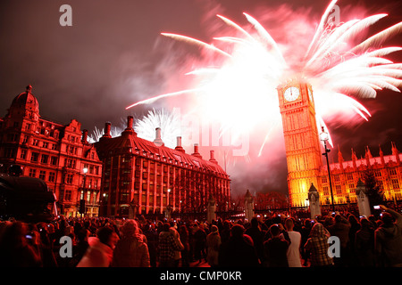 2012, Feuerwerk über Big Ben um Mitternacht Stockfoto