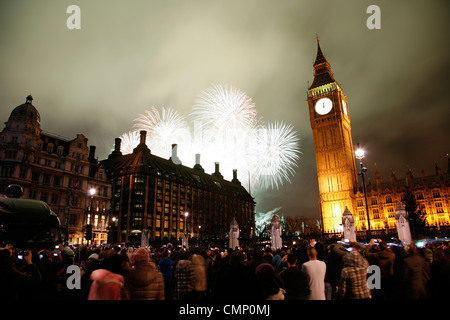 2012, Feuerwerk über Big Ben um Mitternacht Stockfoto