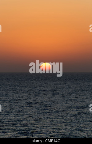 Apollonia. Libyen. Blick auf den Sonnenuntergang über den libyschen / Mittelmeer von der modernen Stadt Susa ist das Gateway Stockfoto