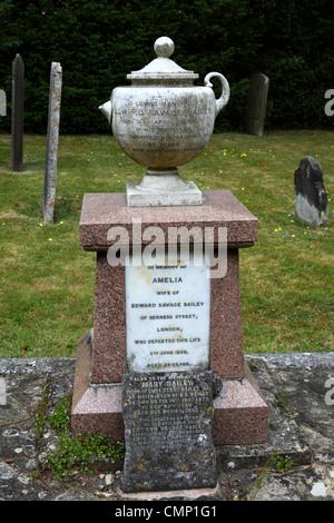 Teekanne Grab in Pfarrei Kirchhof, Penshurst, Kent, England Stockfoto