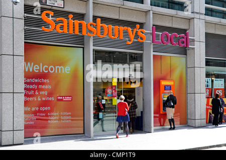 Sainsbury lokalen Supermarkt Shop direkt an der High Holborn und in der Nähe von großen Bürokomplexen Stockfoto