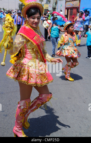 Arica Chile, Avenida Pedro Montt, Carnaval Andino, Karneval der Anden, Parade, Probe, indigene, Aymara-Erbe, traditioneller Folklore-Tanz, Caporales, Truppe Stockfoto