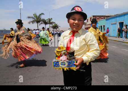 Arica Chile, Avenida Pedro Montt, Carnaval Andino, Karneval der Anden, Parade, Probe, indigene, Aymara-Erbe, traditioneller Folklore-Tanz, Truppe, hispanische Musik Stockfoto