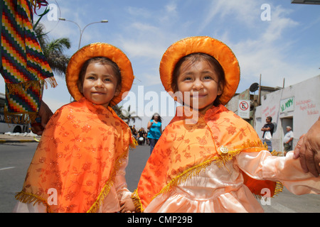 Arica Chile, Avenida Pedro Montt, Carnaval Andino, Karneval der Anden, Parade, Probe, indigene, Aymara-Erbe, traditioneller Folklore-Tanz, Truppe, hispanische Musik Stockfoto