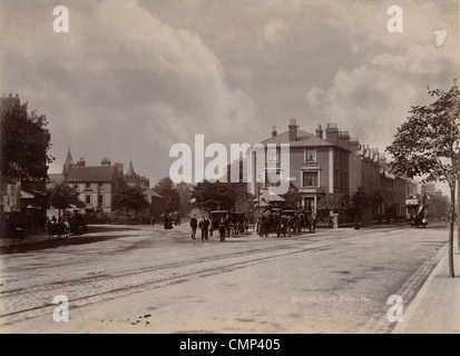 Kapelle Ash, Wolverhampton, ca. 1899. Pferdefuhrwerke auf scheinbar Kopfbahnhof direkt vor dem Haus Stockfoto