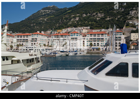 Queensway Quay Marina, Felsen von Gibraltar Stockfoto