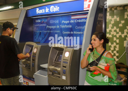 Santiago Chile, Providencia, U-Bahn-Station, Parque Bustamante, U-Bahn, Zug, öffentlicher Nahverkehr, Geldautomat, Geldautomat, Geld, Bargeld, f Stockfoto