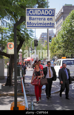 Santiago Chile, Calle Compania de Jesus, Straßenszene, lateinamerikanische lateinamerikanische lateinamerikanische Einwanderer Minderheit, Erwachsene Erwachsene Männer Männer Männer, Frauen f Stockfoto